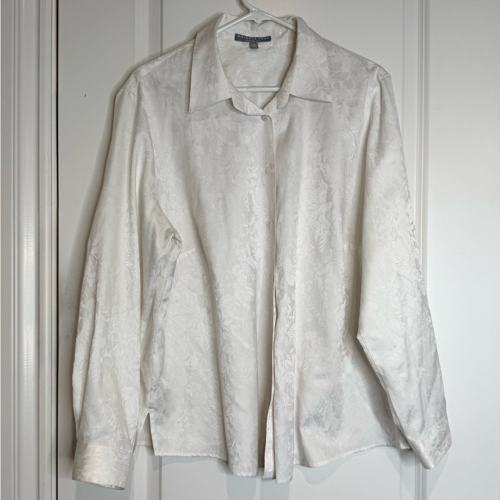 Foxcroft Wrinkle Free Shaped Fit White Floral Pattern Blouse Women’s Size 18W